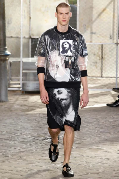 Look 7